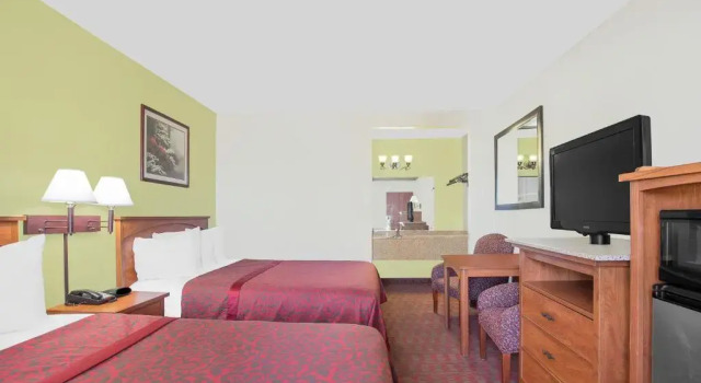 Четырёхместный номер Standard Days Inn by Wyndham Turlock