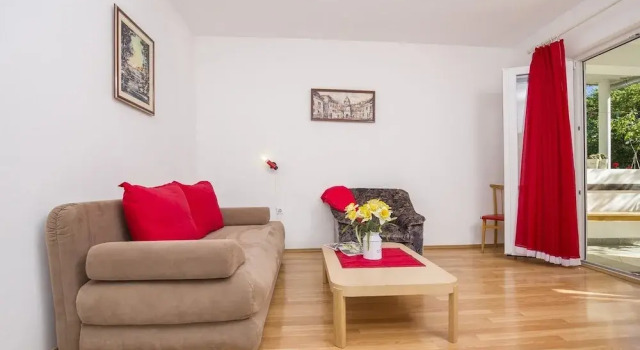 Apartments Vuletić Malinska, Забронировать Апартаменты/квартира Отели Малинска с парковкой, Парковка