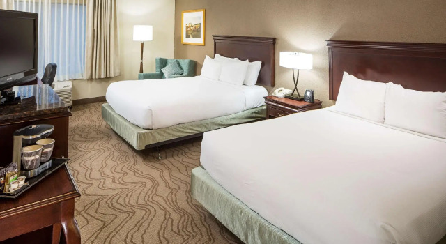 Четырёхместный номер Standard DoubleTree by Hilton Boston-Milford