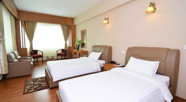 Люкс Royal с красивым видом из окна Asia Plaza Hotel