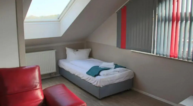 Люкс Check Inn Hotel Merseburg