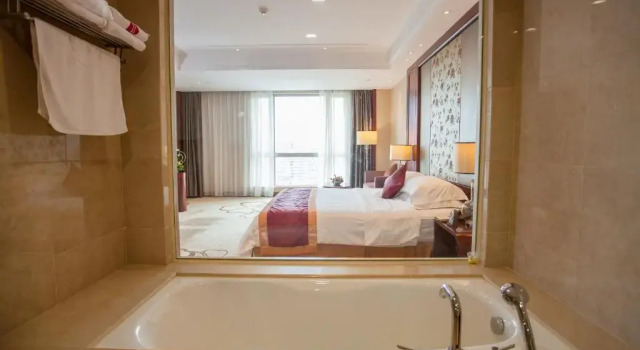 Двухместный номер Deluxe Ramada Plaza Shaoguan City Centre