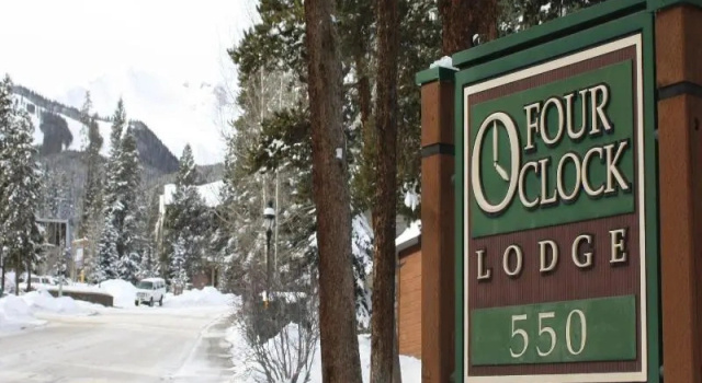 Four Oclock Lodge, Забронировать Апартаменты/квартира Отели Брекенридж с бассейном, рядом с Гондольный подъемник Брек-Коннект, Бассейн