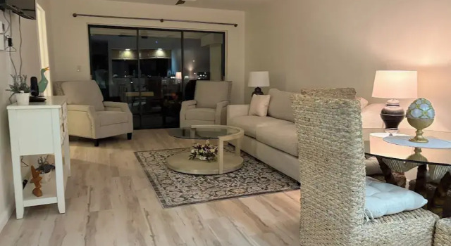 Estero Yacht Club, Забронировать Апартаменты/квартира Отели Fort Myers Area с парковкой, Парковка