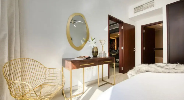 Maison Privee - Radiant Urban Retreat with Iconic Burj Khalifa Vws