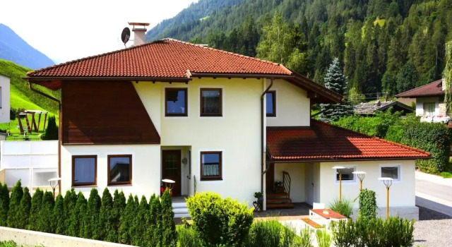 Апартаменты Chalet in Fulpmes Near Stubai Glacier Skiing