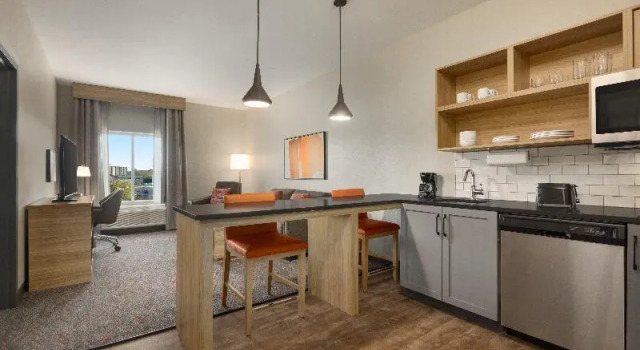 Четырёхместный люкс c 1 комнатой Candlewood Suites Shelbyville, an IHG Hotel