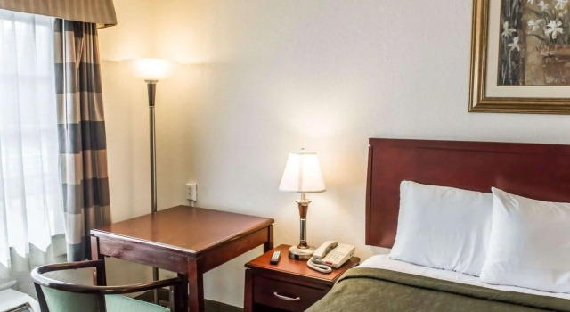 Двухместный номер Standard Econo Lodge Monticello