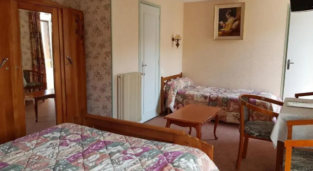 Трёхместный номер Standard с видом на город Hôtel du Lion dOr