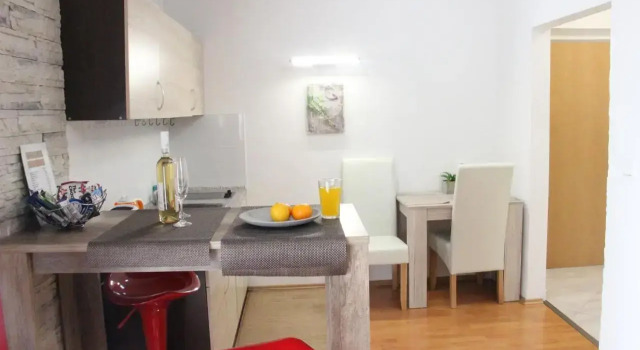 Apartmán se zahrádkou v krásné čtvrti Berouna, Rezerwuj Hotel Hotele w Central Bohemia z parkingiem, Parking