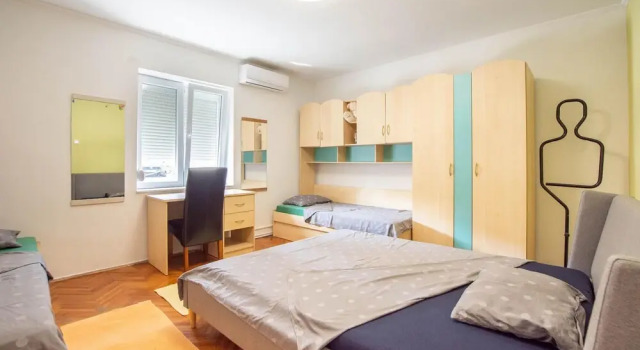 Amazing Apartment in Split With 3 Bedrooms, Wifi and Indoor Swimming Pool, Prenota Appartamento Hotel a Croatian Islands con piscina, Piscina