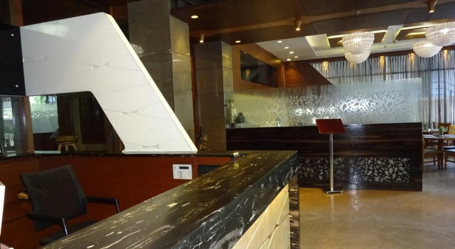 Hotel Cosmopolitan Ahmedabad, Rezervovat Hotel Hotely v Gujarat s parkováním, Parkování