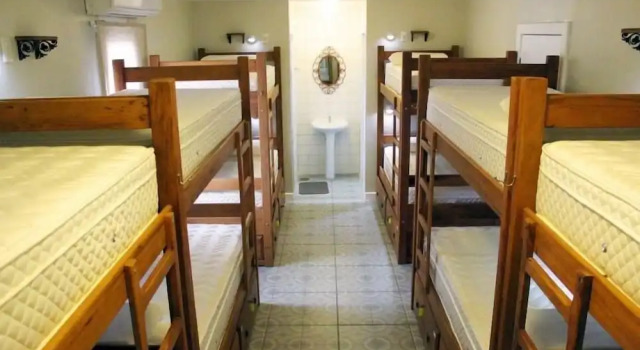 Кровать в общем номере (мужской номер) Hostel Poesia