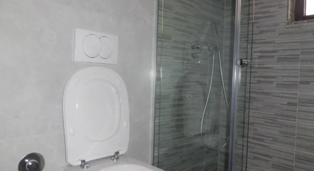 Четырёхместный номер Standard с балконом и с видом на сад Red Rose Guest House