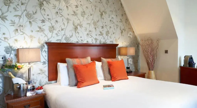 Люкс с балконом Best Western Plus The Connaught Hotel and Spa