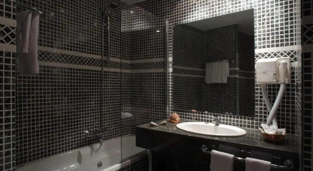 Standard Kolmen hengen huone Hotel Real