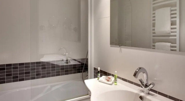 Двухместный номер Standard с видом на город Grand Hôtel de Solesmes - Teritoria