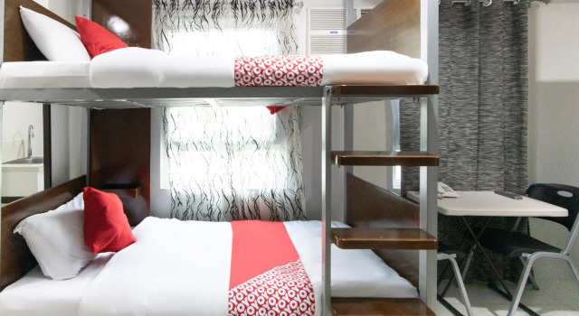 Кровать в общем номере OYO 152 Sangco Condotel