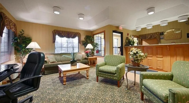 Best Western Hawkinsville Inn & Suites, Забронировать Отель Хокинсвилл Джорджия, рядом с Мемориальный парк ветеранов Хокинсвилла