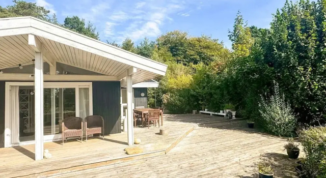 Коттедж Splendid Holiday Home in Dronningmolle near Beach