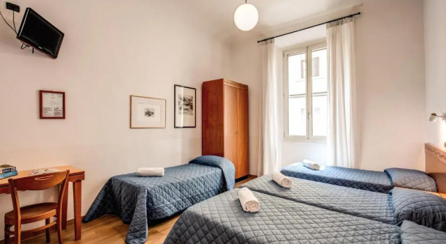 Четырёхместный номер Hotel Nuova Italia