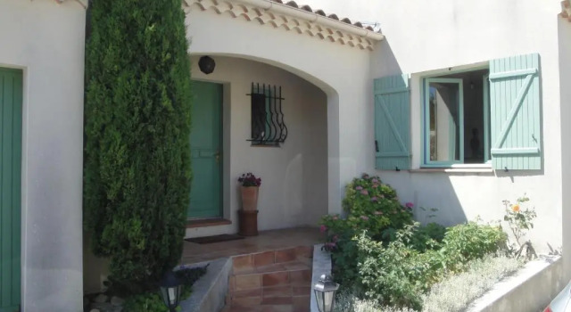 nice home rental in the hearth of the village mouriès, in the natural park of the alpilles, Забронировать Отель Мурьес Альпий