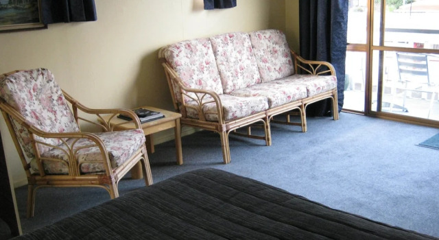 Студия с балконом и с видом на озеро Adelphi Motel