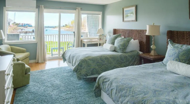 Четырёхместный номер Standard с видом на воду The Nonantum Resort