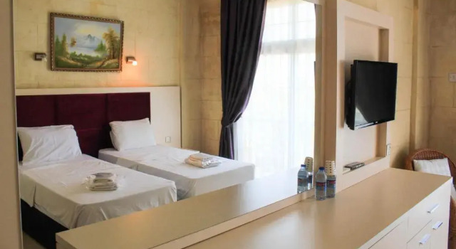 Standard- tredobbelt værelse med altan Lapida Garden Hotel