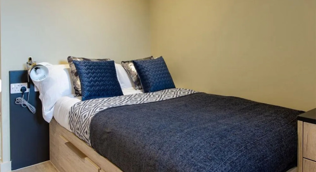 Modern Studios - READING
