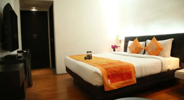 Hotel 1 Love Lock by FabHotels, Забронировать Отель Баллигандж Калькутта, рядом с Exide Industries Limited