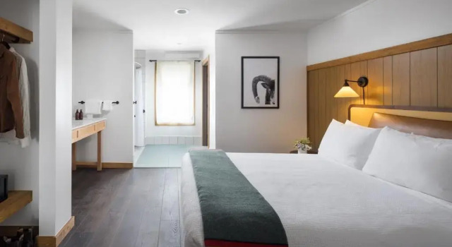 Двухместный люкс Accessible Outbound The Virginian Lodge, an Outbound Hotel