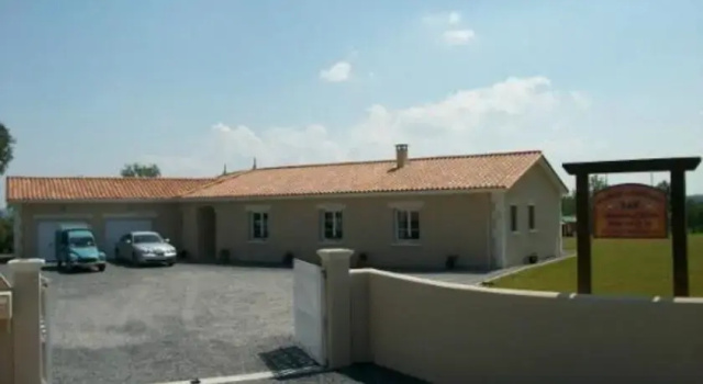 Maison des Lavandes, Réserver Auberge Mini-hôtels à Chabrac, Auberge