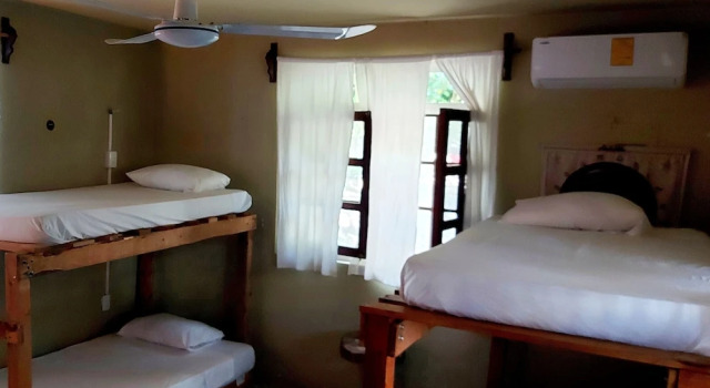 Кровать в общем номере LULÚ La Bruja Yoga Lodge