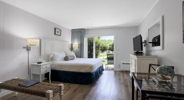 Студия East Hampton House Resort