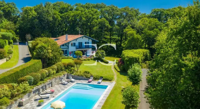 Вилла Easy Clés- Splendid 8 bedrooms property & pool