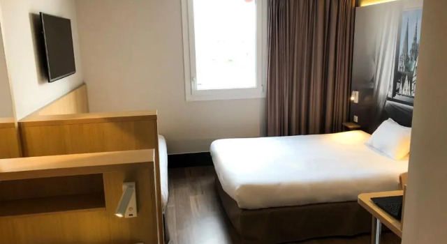 Четырёхместный номер Standard B&B HOTEL CHARTRES Oceane