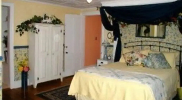 Lily House Bed and Breakfast, 예약 호텔 Suffield Connecticut