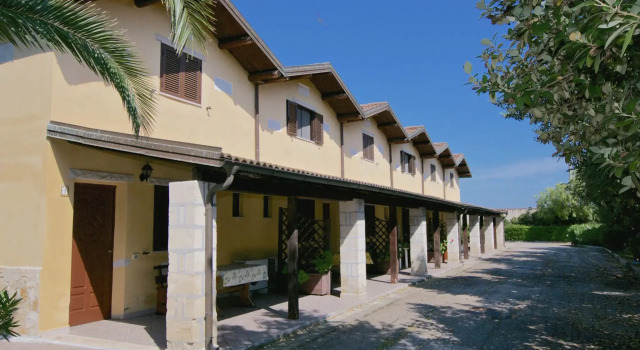 Fabulous Holiday Home in Trinitapoli with Swimming Pool, Rezerwuj Hotel Barletta Apulia
