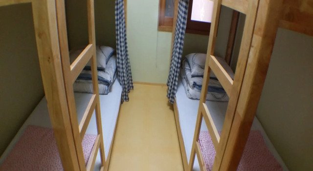 Кровать в общем номере (мужской номер) Tongyeong Episode Guesthouse
