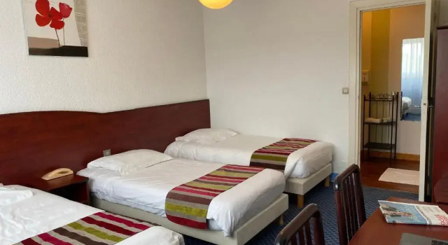 Трёхместный номер Standard Hôtel Fontaine, Morlaix
