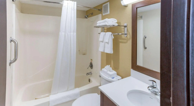 Четырёхместный люкс Quality Inn & Suites Plattsburgh