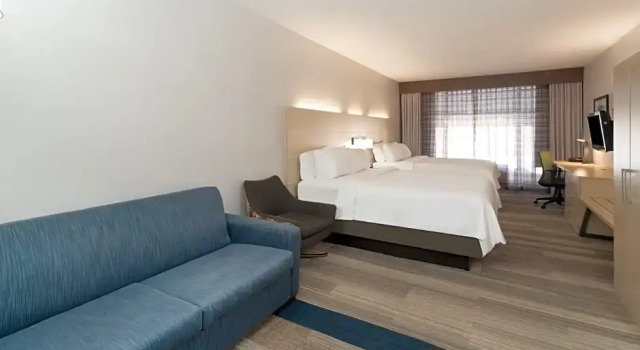 Четырёхместный люкс Holiday Inn Express Hotel & Suites Magee by IHG