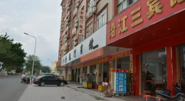 Gaozhou Yanjiang San Hotel, Boek Hotel Hotels in Guangdong met parkeren, Parkeren