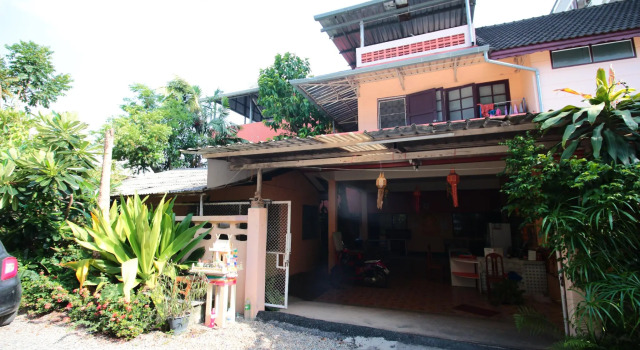 Hug Chang House