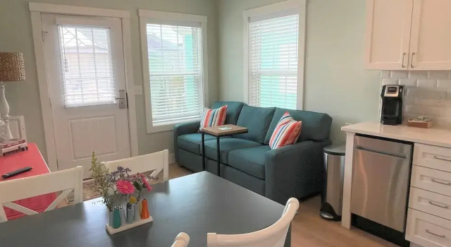 Коттедж с видом на бассейн Key West Cottages