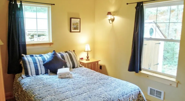 Glacier Springs Cabin 2bedrooms, 2 Baths - hot tub & Pet Friendly!, Prenota Casa vacanze Warnick Stati Uniti