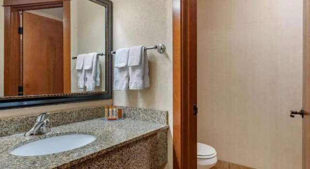 Номер Standard Kathryn Riverfront Inn, an Ascend Collection Hotel
