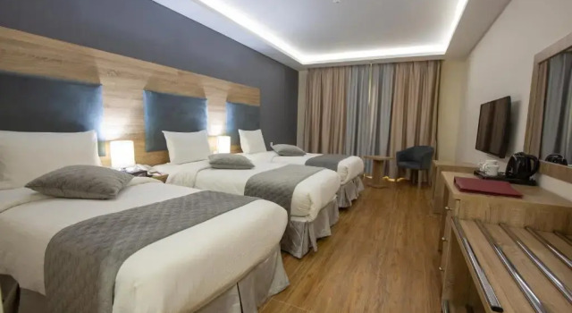 Трёхместный номер Standard Petra Moon Hotel