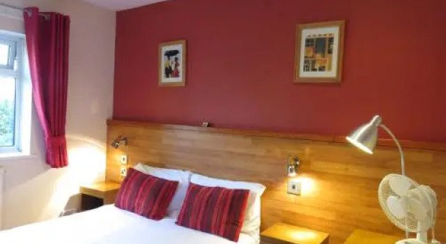 Cherry Lodge, Rezervasyon Otel Hook Hampshire